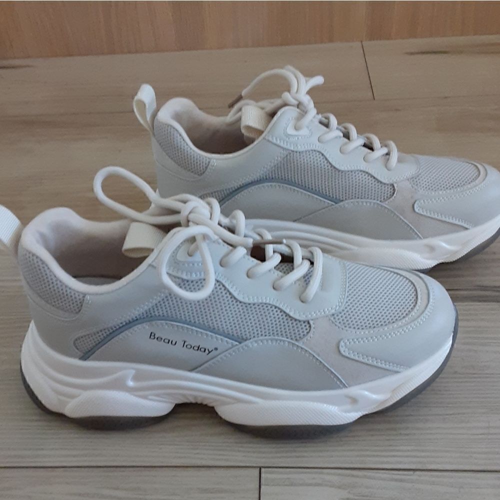 Beau Today Women's Chunky Sneaker, color Beige, size 8.5, NWT